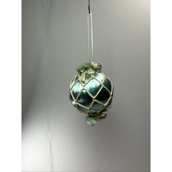 Vintage Crochet Christmas Ornaments Lot of 7 Handmade Ball Decor w/ Flowers - Picture 7 of 16